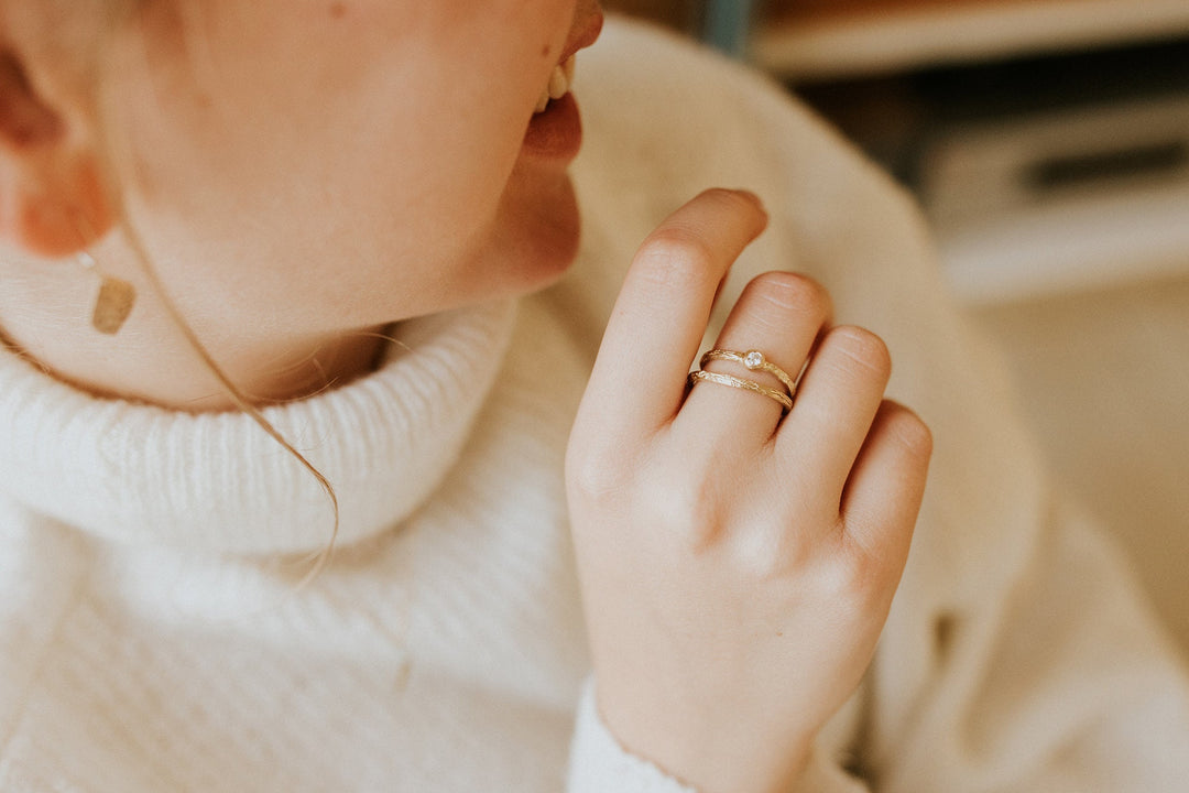 Unisex 18K Engraved Leaf Organic Gold Ring